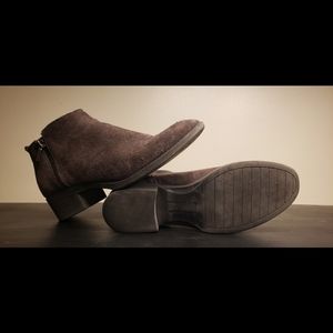 Kenneth Cole REACTION Grey Suede Booties Sz. 9